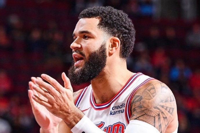 范弗利特降薪留守,火箭冲冠再添助力  范弗利特降薪留守,火箭冲冠再添助力